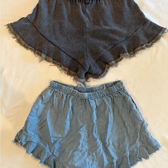 Stylish Women's Frayed Hem Shorts - set of 2!! - Picture 2 of 3